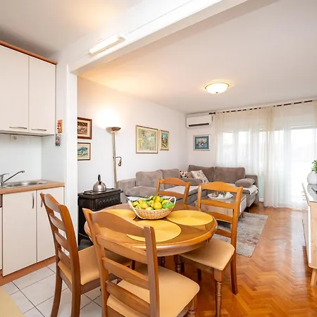 Apartament Odak *